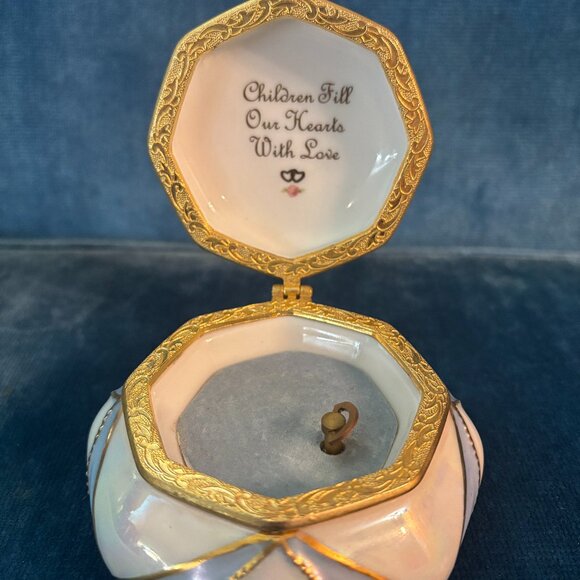 Porcelain Music Box - Picture 1 of 4